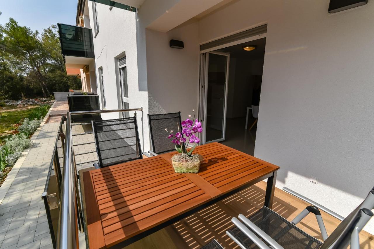 Denis Apartment Vir Exterior photo
