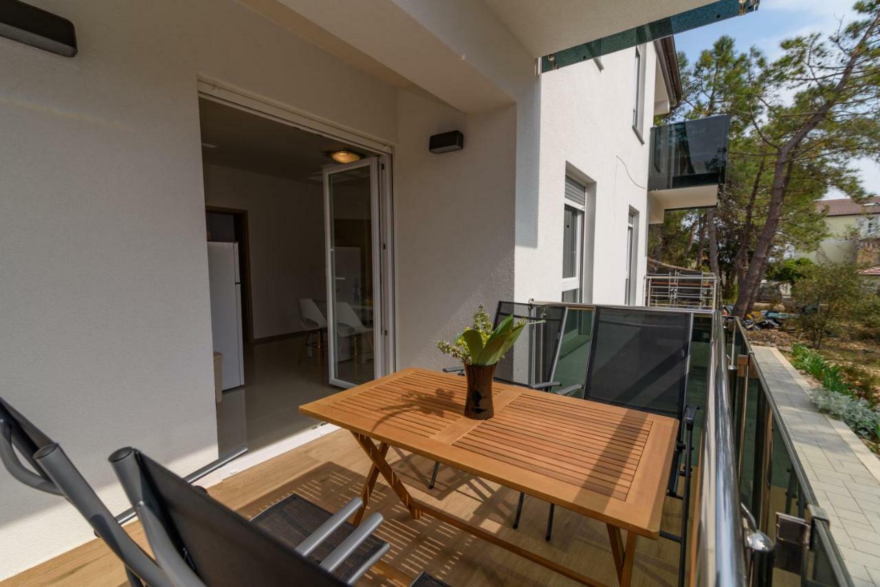 Denis Apartment Vir Exterior photo