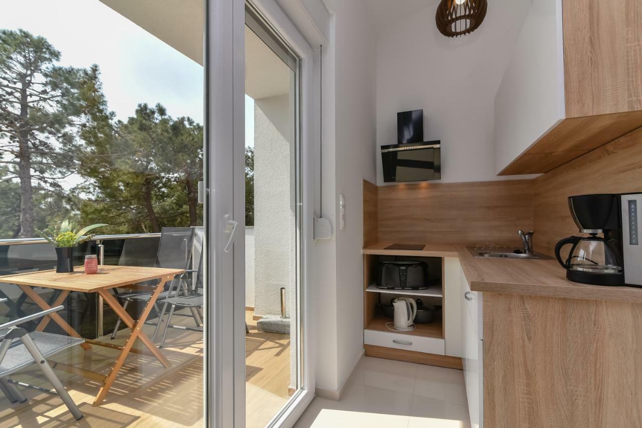Denis Apartment Vir Exterior photo