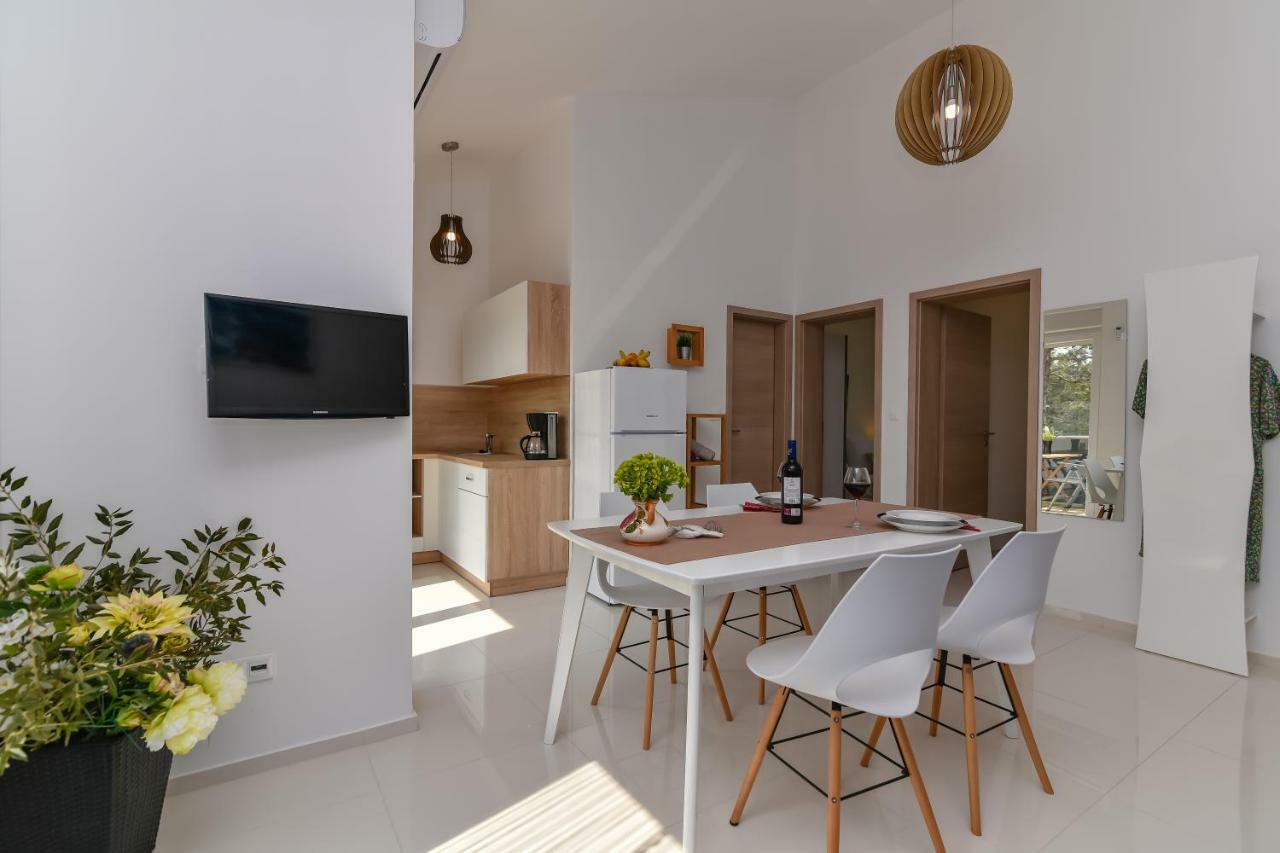 Denis Apartment Vir Exterior photo